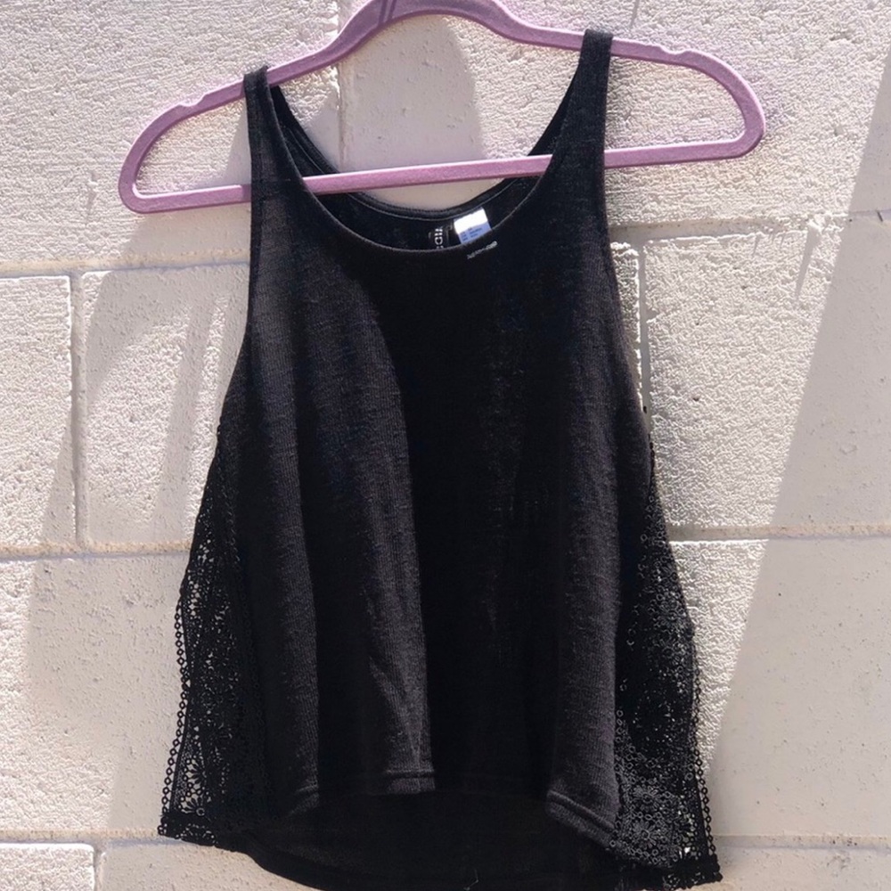 Black tank top w. Side lace